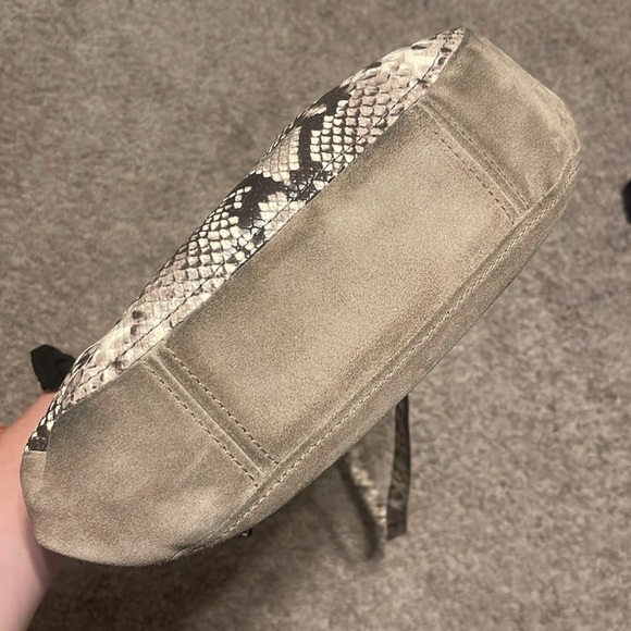 NWT! Michael Kors snake skin crossbody purse - Picture 7 of 8